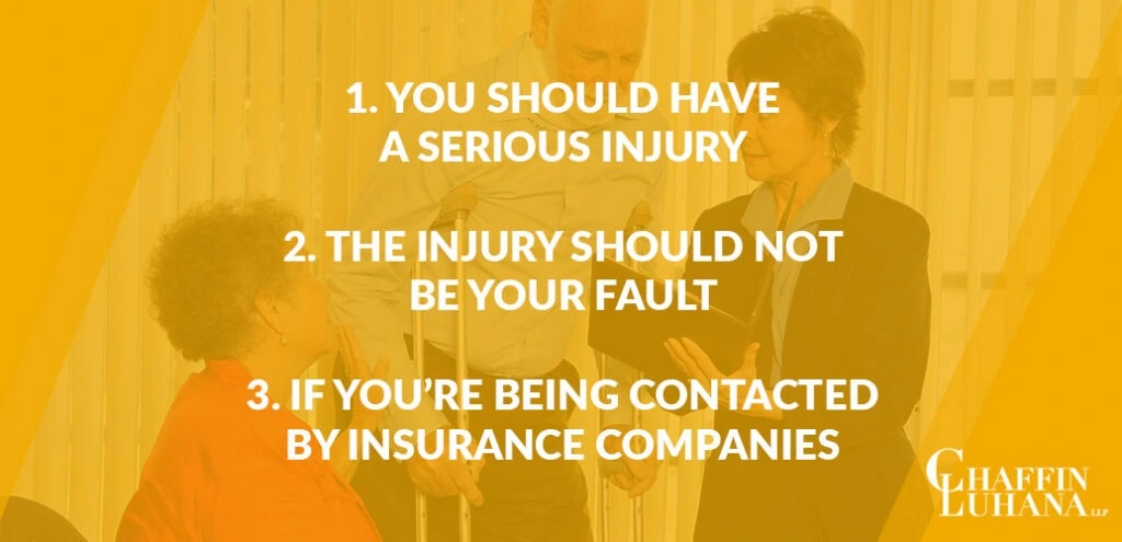 Attorney speaking with an injured client and spouse while explaining when to contact a personal injury lawyer